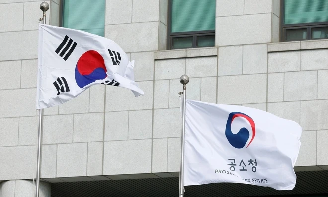 ‘대중 판매용’ 모의고사 문항 출제한 교사 청탁금지법 무혐의